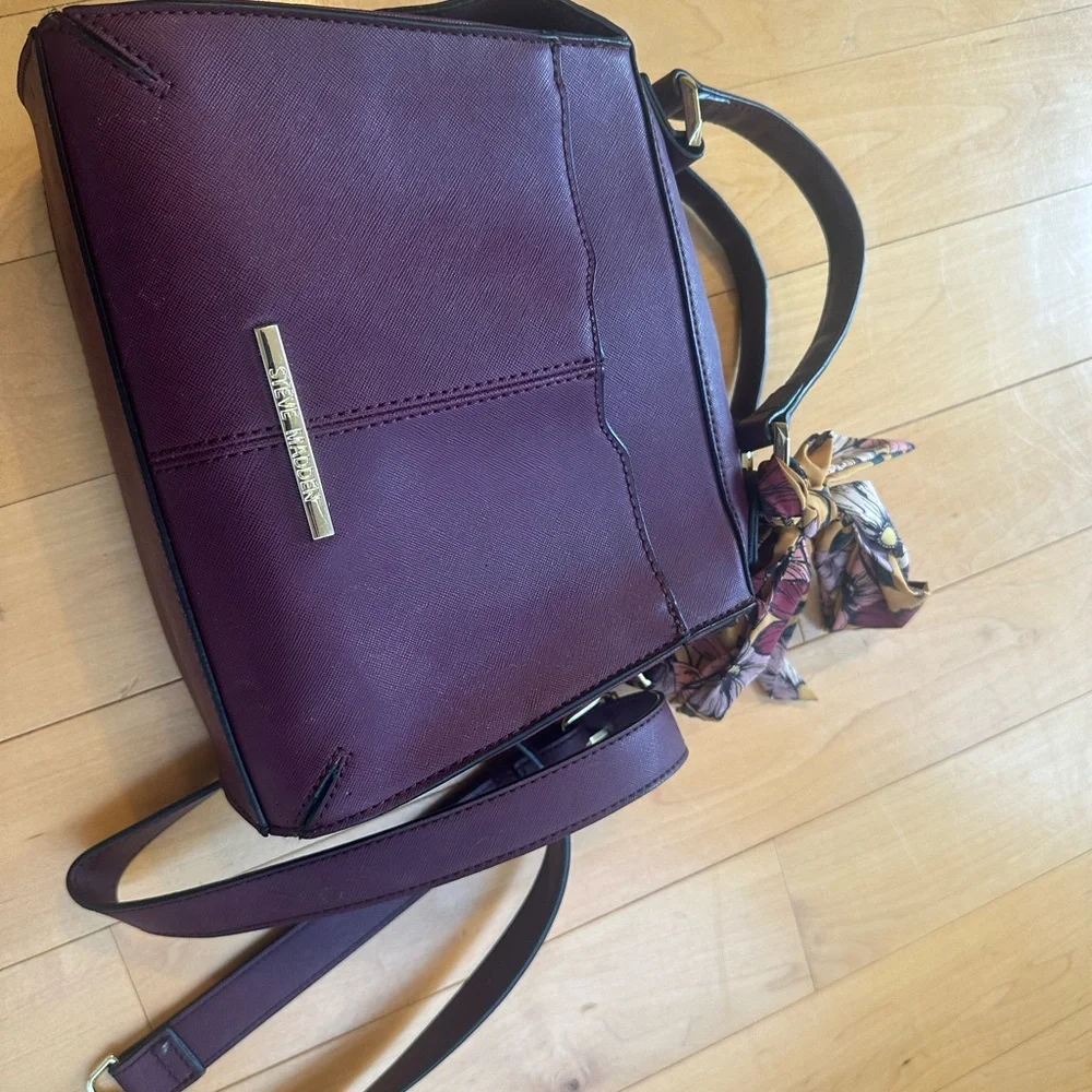 Steve Madden Elegant Purple Handbag - Picture 4 of 4